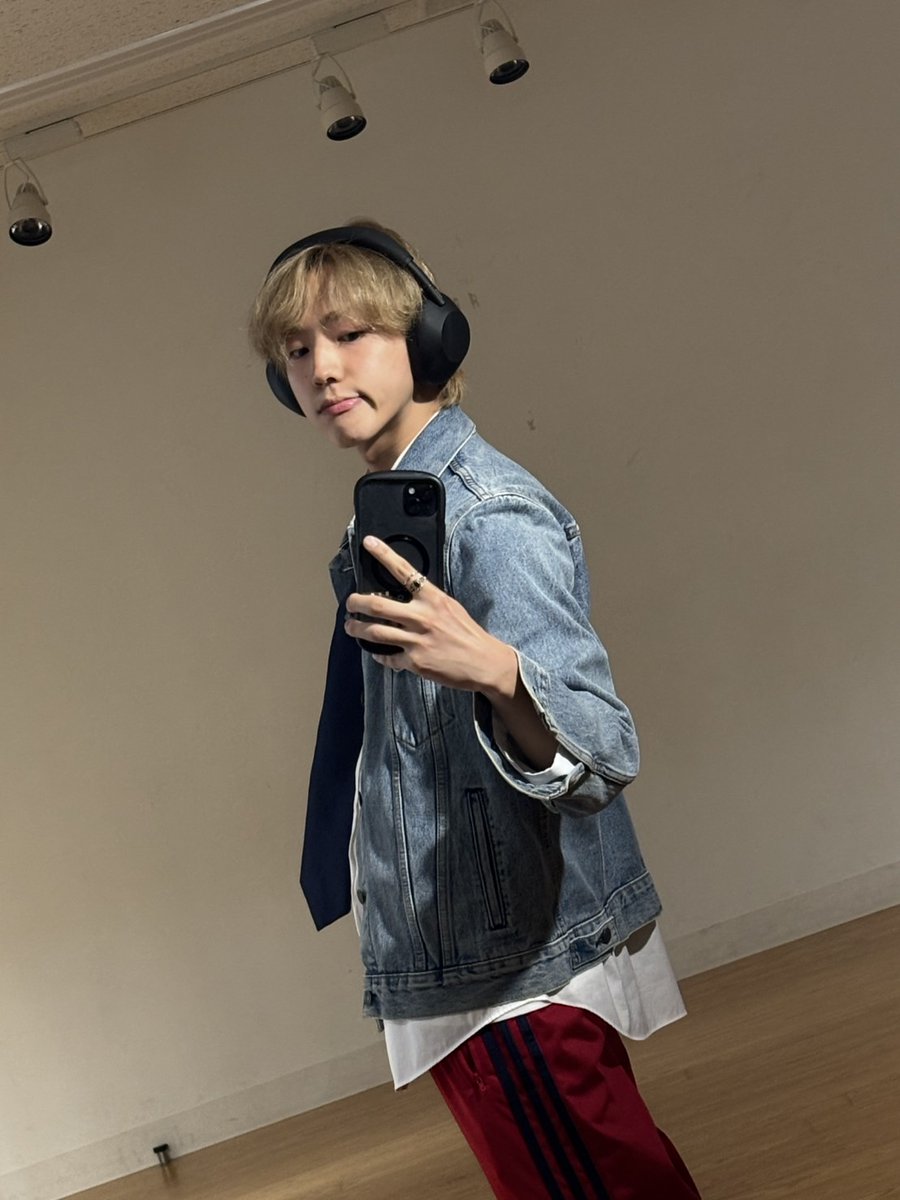 [YUTO]

お気にのトラックパンツ😎

おやすみっ🤗

#WILDBLUE #池田優斗 #YUTO
