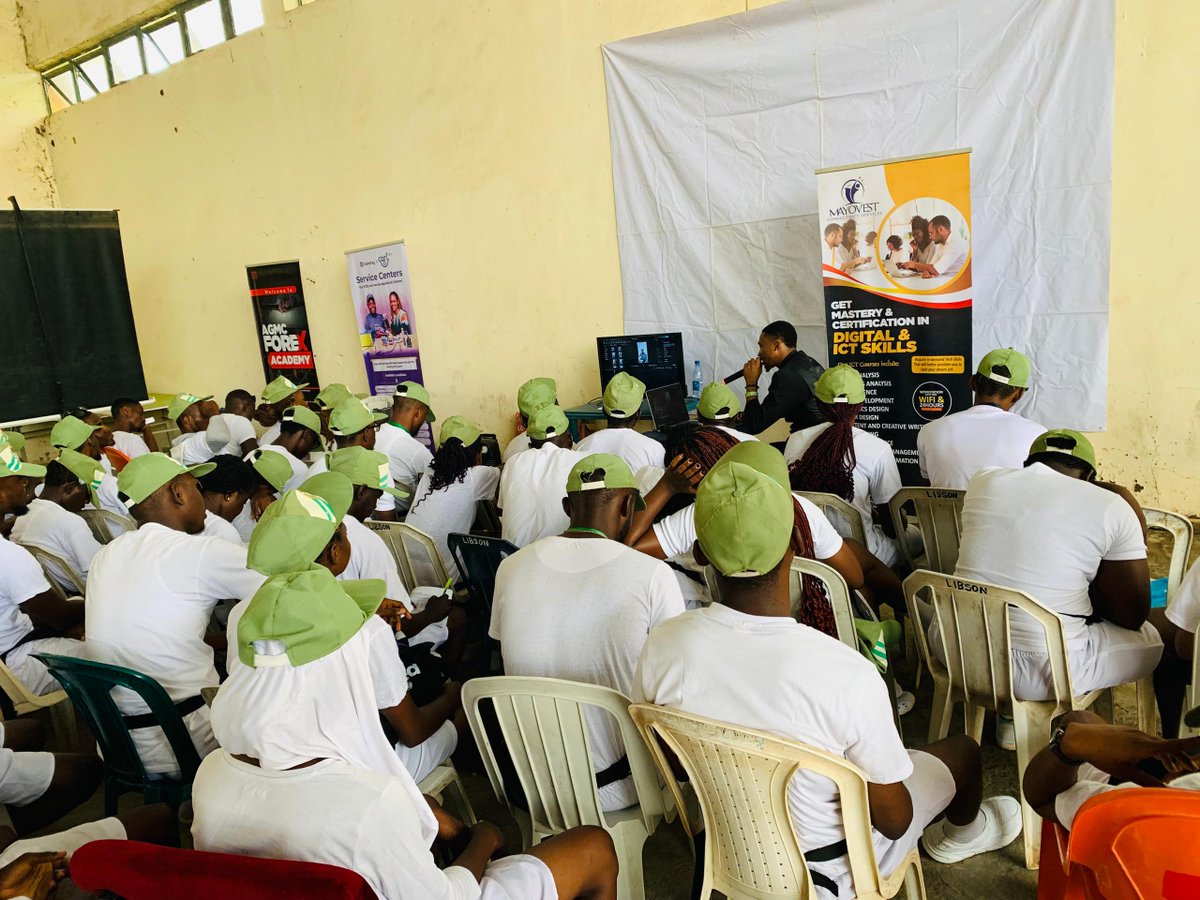 Mayovestconsul1's tweet image. Growth is the product of opportunity meeting preparation.

This was inspired by the NYSC members we trained in digital skills at the recent camp orientation.

#MotivationMonday #TechWithMayovest #DigitalSkills #Empowerment