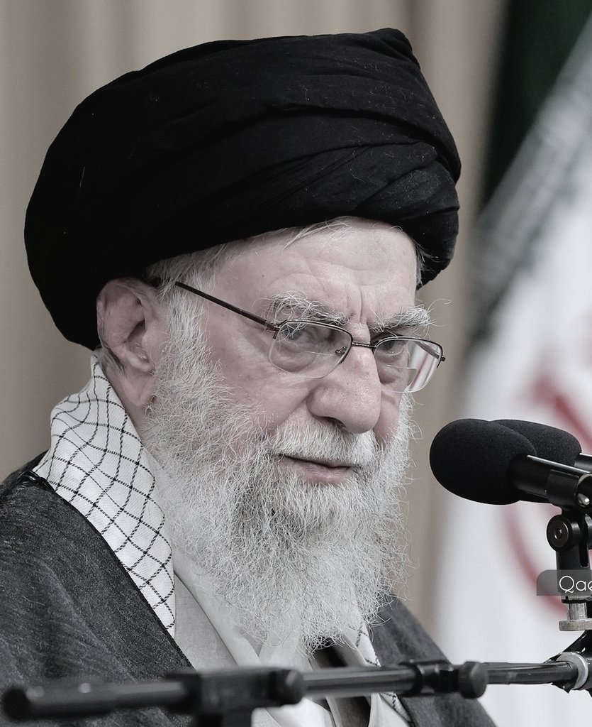 من مینویسم شما ریت بزنید :
این شخص نماینده‌ی ما مردم ایران نیست
او رهبر جنایتکار جمهوری اسلامی است !!!
#سقوط_دیکتاتور