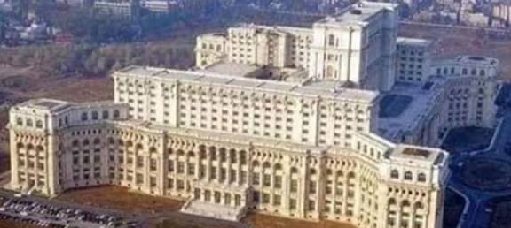 Romanya diktatörü Çavuşesku de kendini yaptırdığı devasa sarayından alınıp eşiyle birlikte idam edilmişti