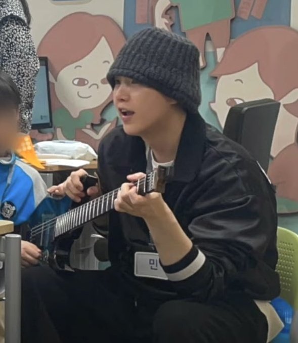 An army shared a heartfelt story about being deeply moved by Yoongi's donation to establish a treatment center for children with ASD.

"I have a younger sibling who is much younger than me and he's been suffered a lot from developmental disabilities and various illnesses.
