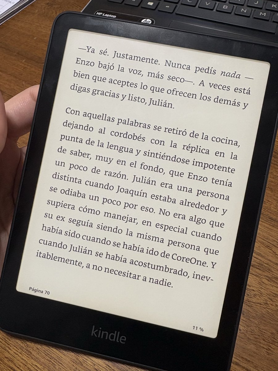 ese ✨momento✨ donde empieza a aparecer el nombre del fic aaaaa i love it