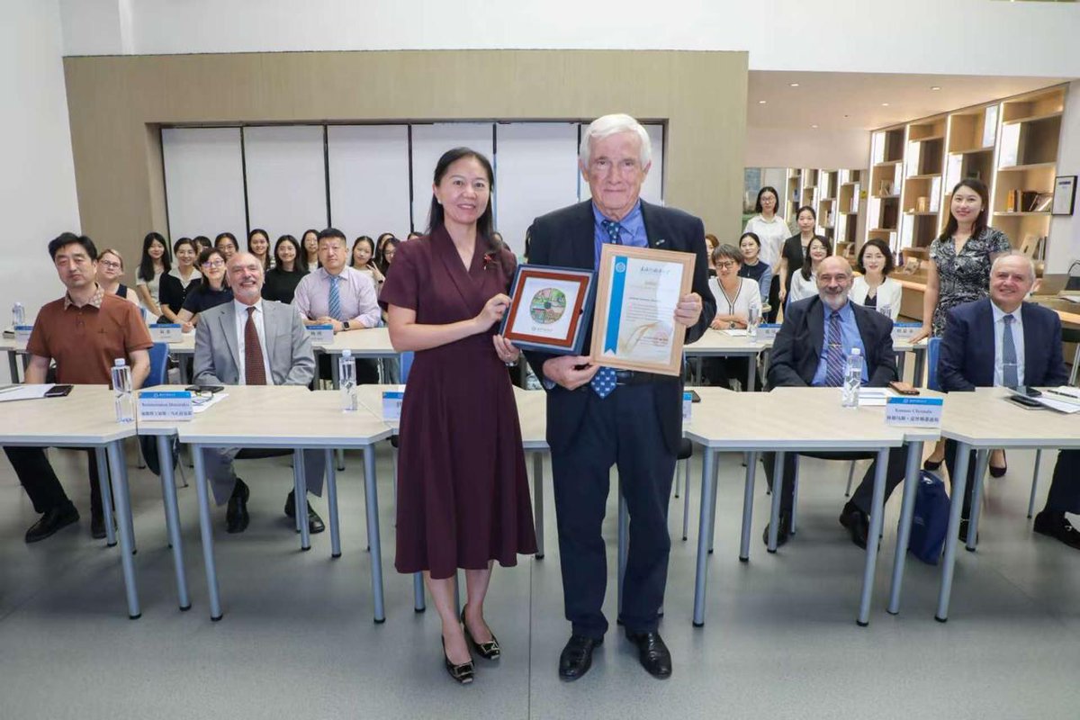 📢Eγκαίνια Κέντρου Νεοελληνικού Πολιτισμού «Μαριλένα Λασκαρίδη», στο Πανεπιστήμιο Διεθνών Σπουδών της Σαγκάης. Η ελληνική γλώσσα και ο ελληνικός πολιτισμός "ταξιδεύουν" στην Κίνα!
👉 Περισσότερα: laskaridisfoundation.org/nea-anakinosis…