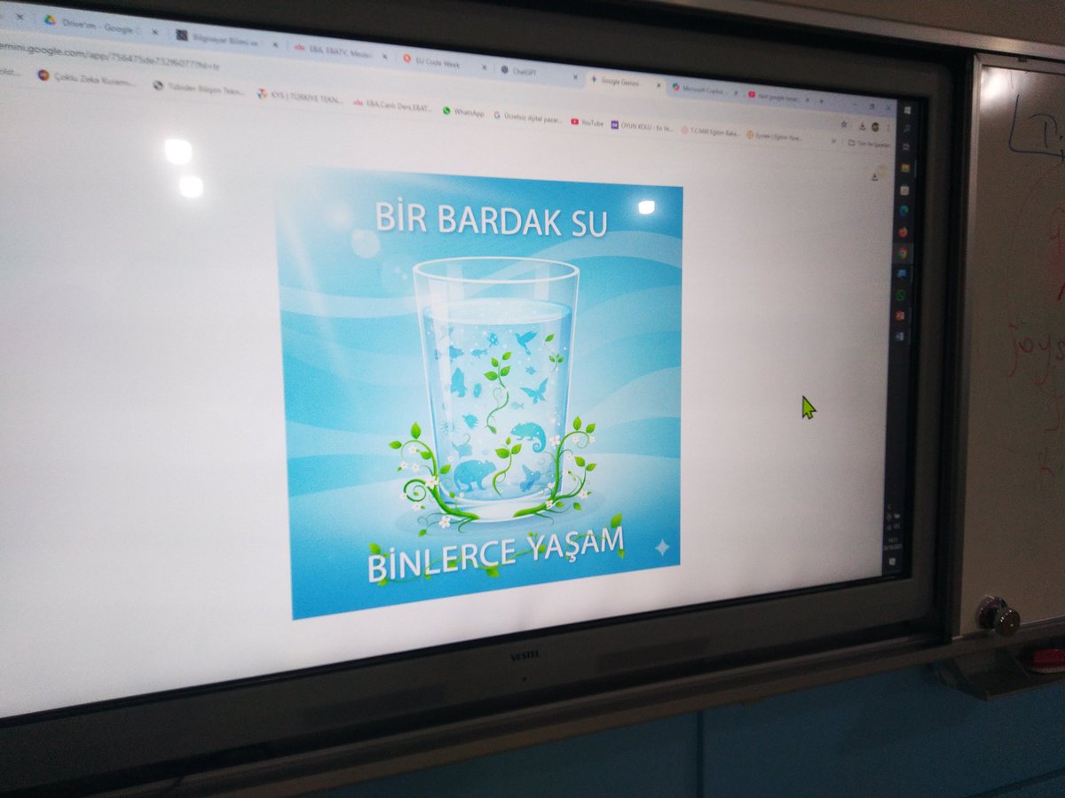 kale_ybo's tweet image. #codeweek kapsamında öğrencilerimiz #YeşilVatan temalı en az 1 tane slogan ürettiler. YAPAY ZEKA uygulamaları ile sloganlarını içeren afişler ürettiler. afişlerin çıktılarını alıp panoda sergilediler.
#mebyegitek
#codeweekturkiye
@ArgeDenizli @kalemem20 @SezerrK