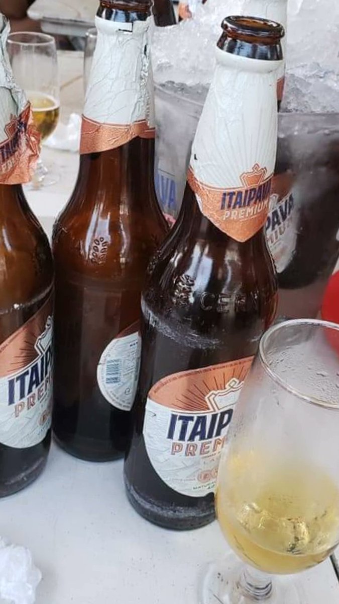 Me amarro na Itaipava normal mas essa Itaipava Premium é forte demais. Mas como só vende dela Aki na praia então desce balde Aki do quiosque🏖️🍺