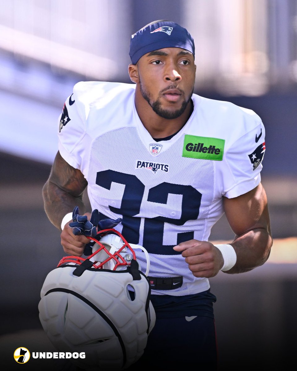 UnderdogNFL's tweet photo. TreVeyon Henderson this season

Less rushing yards than:
Spencer Rattler, Kimani Vidal, Kyle Monangai, Kenneth Gainwell, Kendre Miller, Blake Corum, Tyler Allgeier, Kareem Hunt

Less receiving yards than:
Kyle Juszczyk, Justice Hill, Jaylin Lane, Van Jefferson, Tony Pollard, Brashard Smith, Mack Hollins, Jahan Dotson, Dylan Sampson