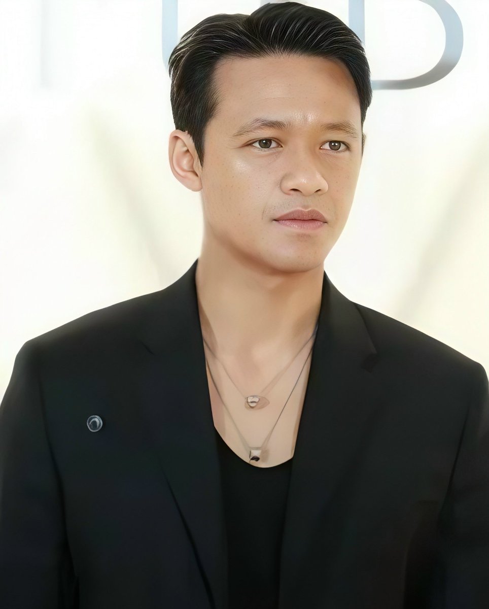 Wah parah. Bahlil tamvan gini bisa" dijadiin meme jelek. Gas penjarain Lil.. emng perlu dikasih paham org" biar kapok