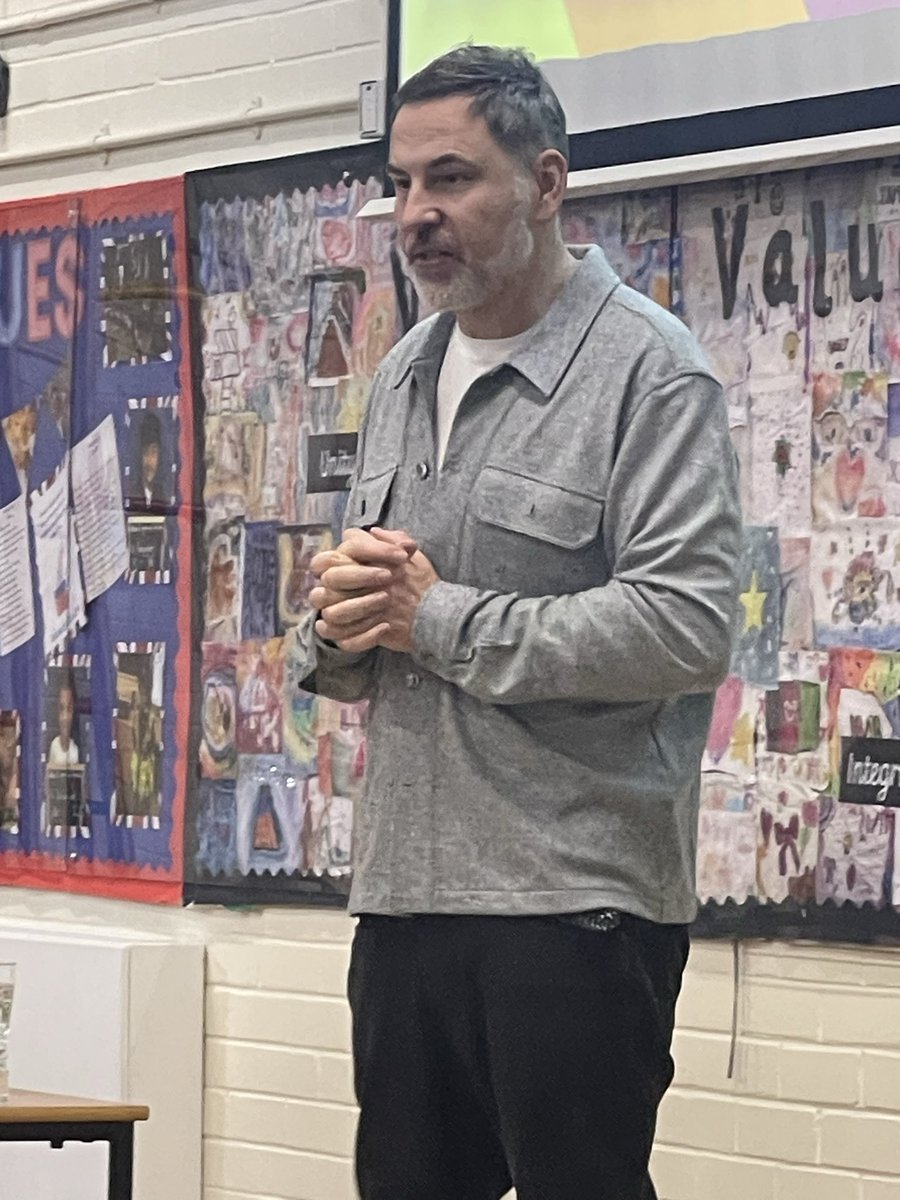 PoppyfieldSch's tweet photo. David Walliams has arrived! https://t.co/3aP4HnATSJ