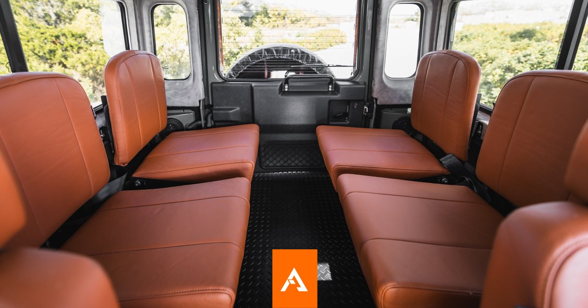 arkonikdefender's tweet image. A true collector’s #classic with delivery miles, powered by a fully refurbished 300Tdi engine and 5-speed manual transmission. Pure, mechanical driving, just as the #Defender was meant to be.
Secure today at bit.ly/ARK812

#WeAreArkonik