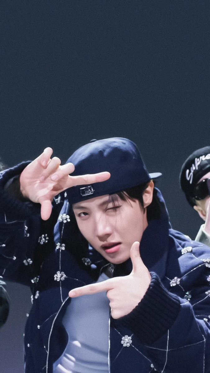 LRygen's tweet photo. @MnetMAMA I'm voting #Jhope for the #2025MAMAVOTE https://t.co/JPfeCfFbb8
