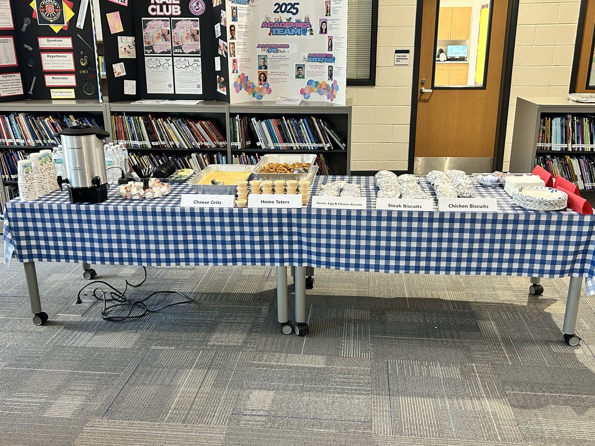 DeanYoder3's tweet image. We have the best bus drivers in the district—hands down! To show just how much we appreciate them, we treated our incredible drivers to a delicious breakfast from 1911 Biscuits &amp;amp; Burgers this morning. Nobody rolls like Pearson! @CobbSchools @PearsonMiddle