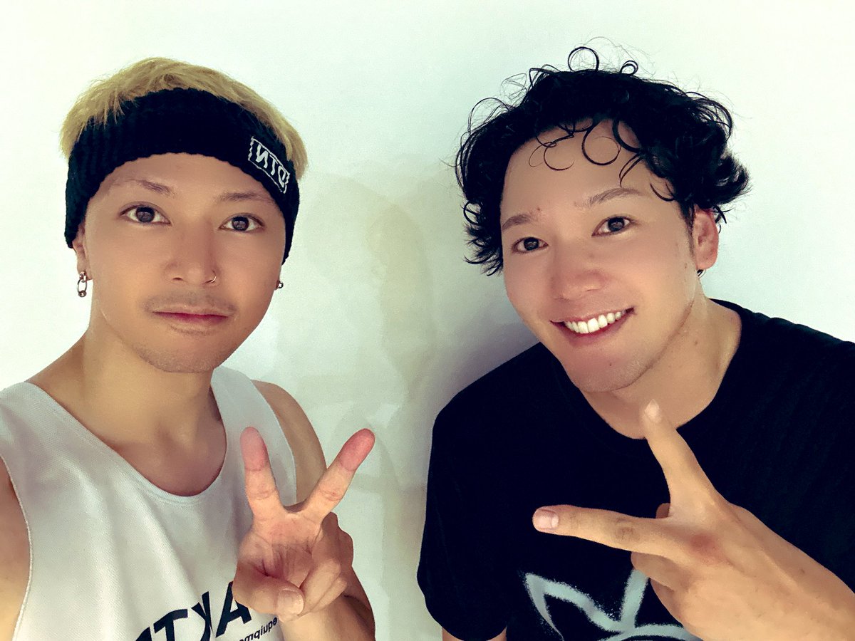 今日はアクタリ以来のバスケしてきやしたー
肉体を取り戻せ！！！😛
バスケ終わりにおっきーと

※バスケ中はピアス外してます。