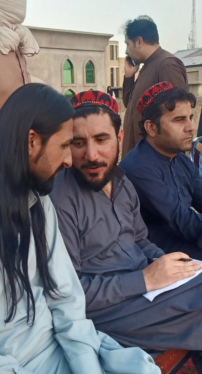 ZubairShahAgha1's tweet photo. پشتون قوم پر نام نہاد دہشت گردی کے نام پر مسلط کی گئی سامراجی اور استعماری قوتوں کی جنگ اور پشتونوں کے خلاف ہونے والی ہولناکیوں کے خلاف پی ٹی ایم نے مشر منظور پشتین کی قیادت میں پشتون قومی مقدمہ دنیا کے سامنے پیش کیا۔ جعلی جنگوں کی حقیقت بتلائی
#ManzoorPashteenSymbolOfResistance https://t.co/yXtzQyQimk