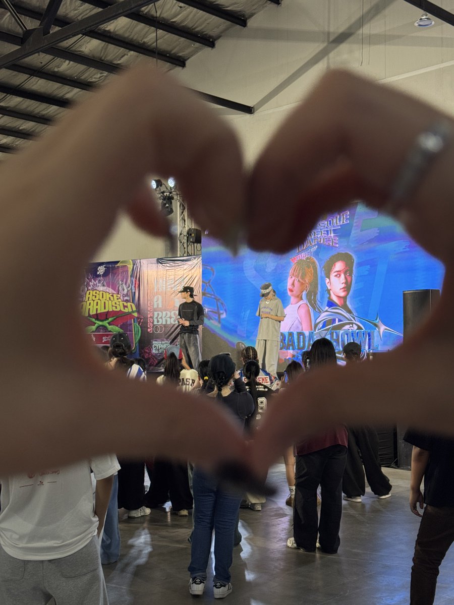 영 tweet media