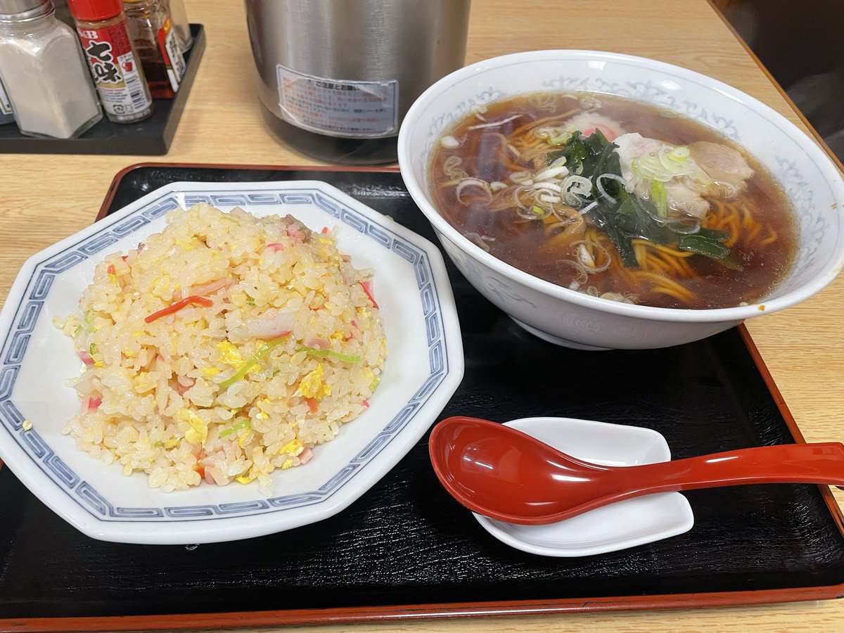 そば屋で食べた中華セット！
ミニチャーハンはミニじゃない😆