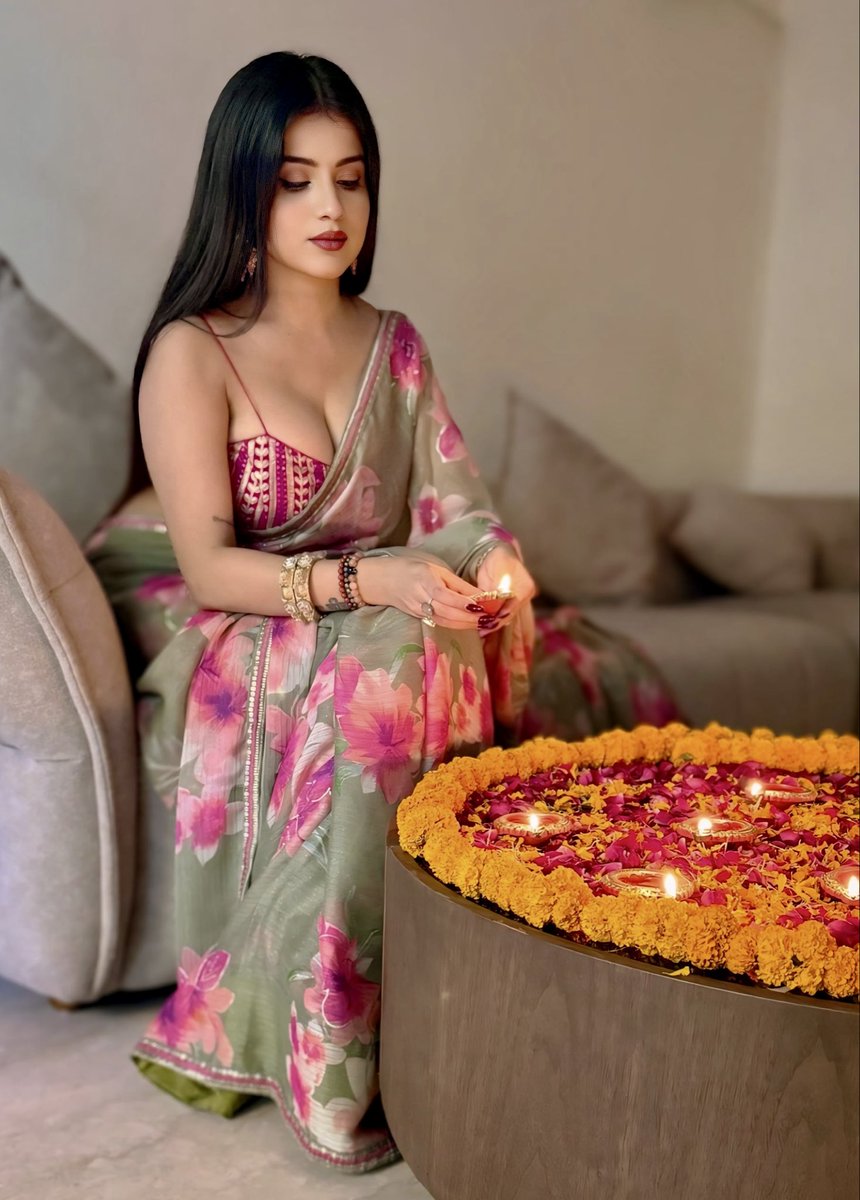 thenidhii's tweet image. HAPPY DIWALI 🪔 God bless us all ✨🙏🏻