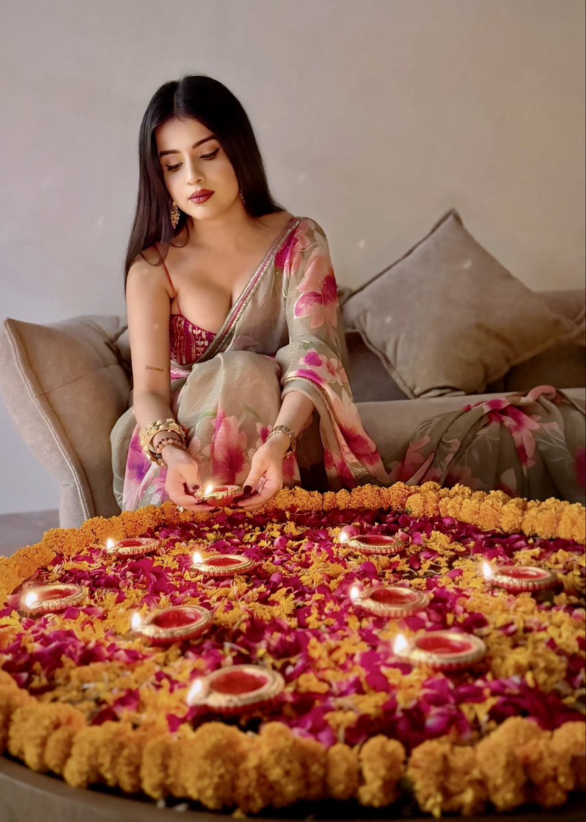 thenidhii's tweet image. HAPPY DIWALI 🪔 God bless us all ✨🙏🏻