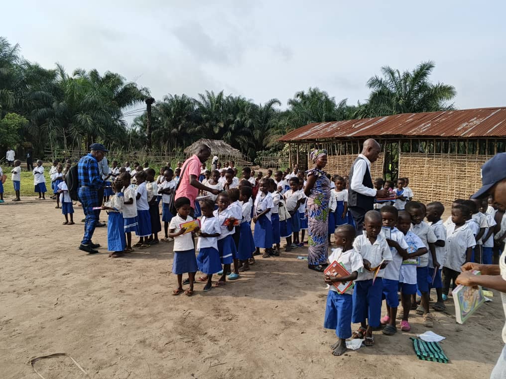 GroupeCIDEsoli's tweet image. CIDE ÉDUCATION À KOLE**

Chers amis,
Dans le cadre de notre programme CIDE Éducation, le Groupe CIDE KOLE a visité l&apos;école EP. ATOMANDJOKU, dédiée à la formation des sourds.
Le 20 octobre 2025, des outils et fournitures ont été remis aux élèves pour soutenir leur apprentissage.