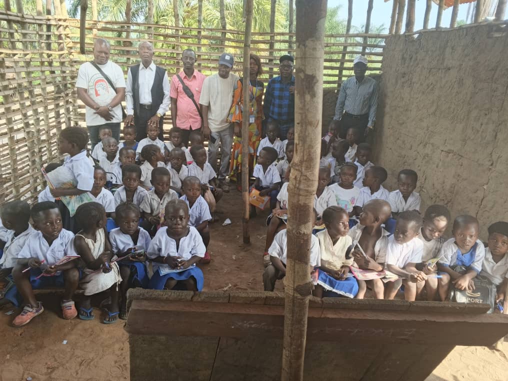 GroupeCIDEsoli's tweet image. CIDE ÉDUCATION À KOLE**

Chers amis,
Dans le cadre de notre programme CIDE Éducation, le Groupe CIDE KOLE a visité l&apos;école EP. ATOMANDJOKU, dédiée à la formation des sourds.
Le 20 octobre 2025, des outils et fournitures ont été remis aux élèves pour soutenir leur apprentissage.