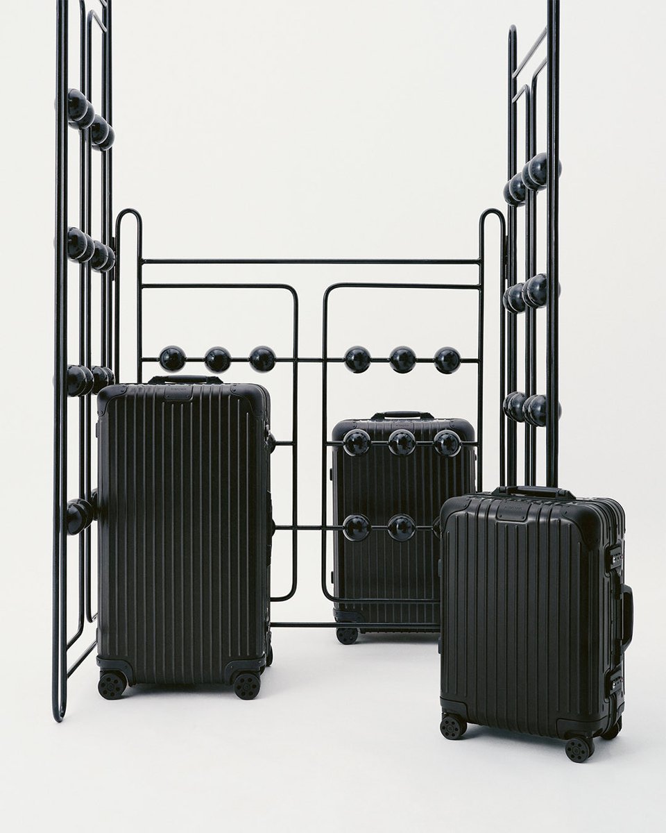 RIMOWA's tweet image. Shared DNA.

Instantly-recognisable by design, the RIMOWA Original in Black embodies German craftsmanship and reflects RIMOWA’s commitment to quality with its anodised aluminium shell and lifetime guarantee.

More at rimowa.com/original.

#RIMOWA #RIMOWAOriginal