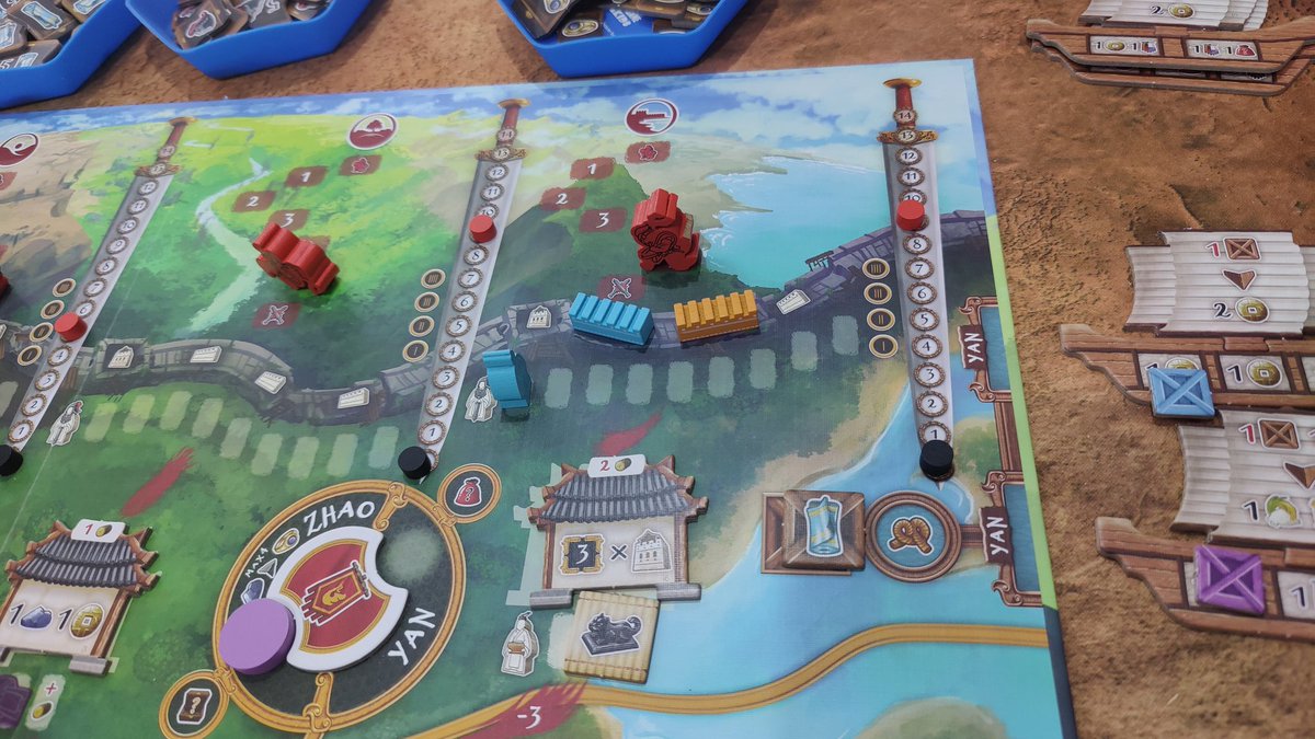 Muy interesante este italiano del que no esperaba nada. Lo de que las 4 hordas entren al final de cada ronda y haya que colaborar mola mil. Muy sorprendido!! 👍👍