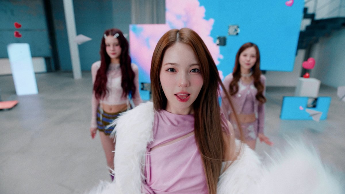 Ray_T6L's tweet image. NiziU(니쥬) 「♡Emotion」MV

「RISE UP」に続きVFXで参加しました〜！
ストーリーズが出てくるカット中心に80カットくらい作ってます。
ぜひ画面の中の画面まで楽しんでください！
あと本当にいい曲！！

#NiziU #NiziU_NewEmotion