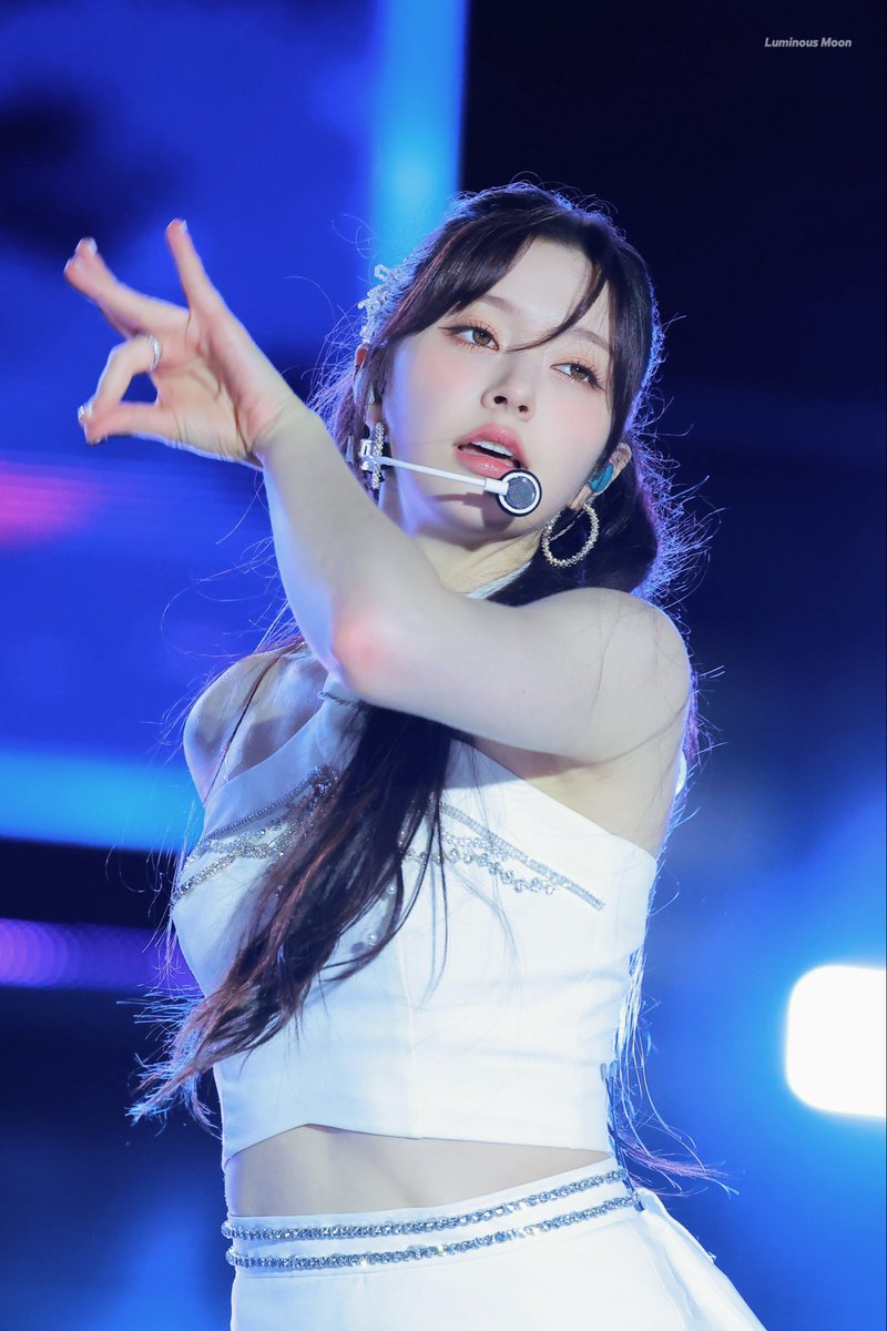 241019

#피프티피프티 #문샤넬 #CHANELLE 
#FIFTYFIFTY #CHANELLEMOON