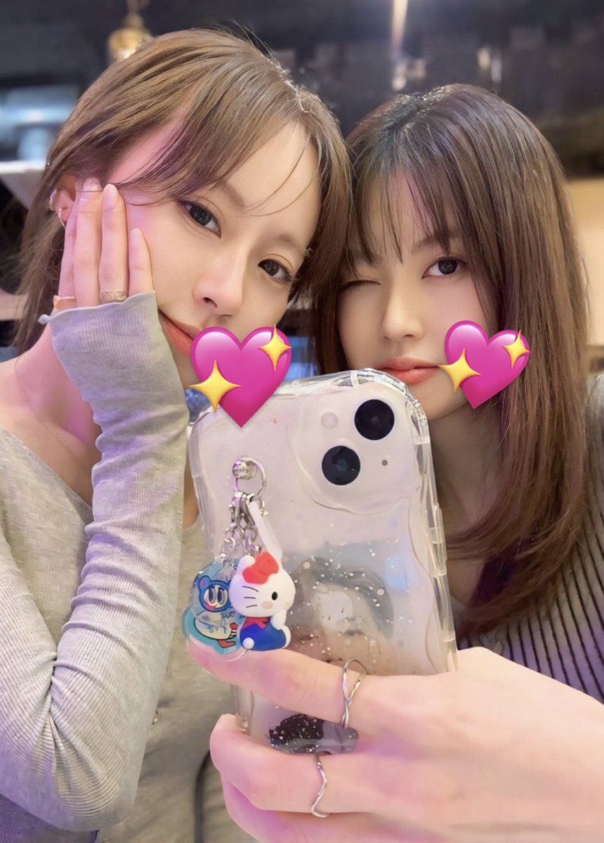 リリイベ終わって駆けつけてくれた♡//
やっと会えてヘンボケ🥹
美女とツーショ撮るのたのちい❣️
また出待ちしよーねっ😃笑

유키노짱 진짜 아름다워요🥲💗