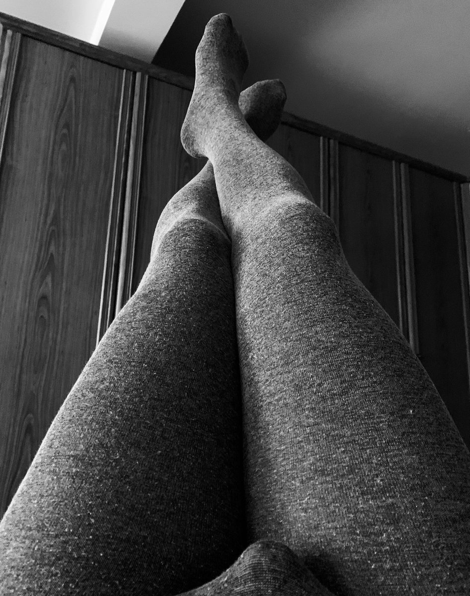 AlainTunc1998's tweet photo. Autumn leaves falling, but I'm rising in these lacy panties, craving your touch deep inside. Who's joining this crossdresser's seasonal tease? 🔥🍁 #Crossdressing #EroticPanties #SissyBottom #FallFantasy https://t.co/zcAGfHEsUS
