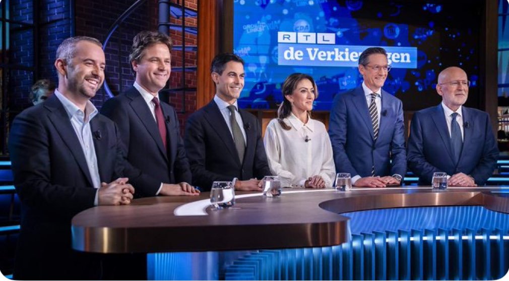 Frans H. van den Mosselaar (@fvdmosselaar) on Twitter photo Vrienden, kijk goed naar deze foto. Ik heb diverse Verkiezingen van dichtbij meegemaakt en heb uit ervaring meegekregen dat wanneer de stemlocaties om 20.00 uur dicht gaan deze mensen geen herinnering meer hebben aan wat ze tijdens de verkiezingscampagne hebben gezegd. Vrienden, kijk goed naar deze foto. Ik heb diverse Verkiezingen van dichtbij meegemaakt en heb uit ervaring meegekregen dat wanneer de stemlocaties om 20.00 uur dicht gaan deze mensen geen herinnering meer hebben aan wat ze tijdens de verkiezingscampagne hebben gezegd.