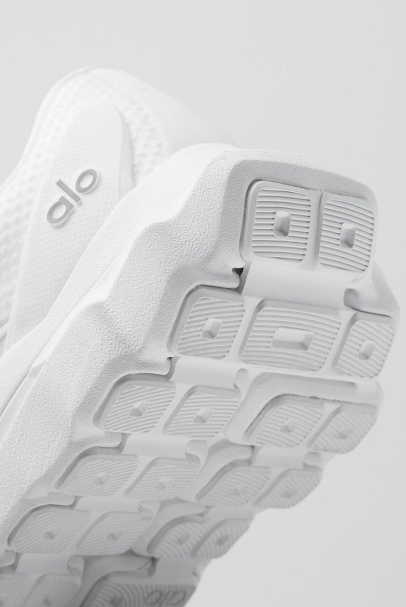FashionzLn's tweet photo. ALO Runner (White)

WhatsApp: +256 701 298176 https://t.co/eewPvaTUel