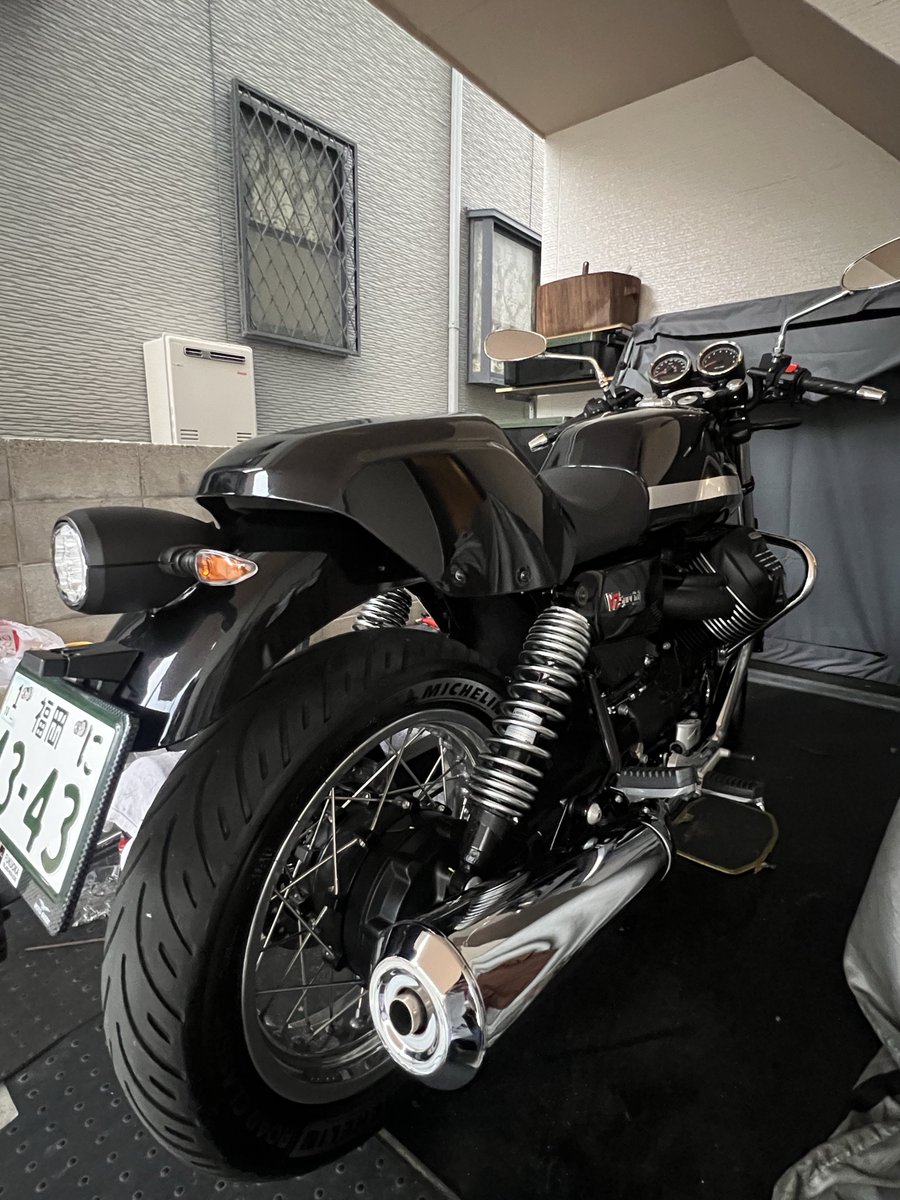 Rei5771's tweet photo. 仕事で江戸に来た
水戸まで行ったらディーゼルの汽車がいた
なんかディーゼルカーって魅力を感じてしまう

んで、シングルシートカウル付けたMOTOGUZZI V7Special乗りたくてたまらん https://t.co/sXTjkSC7Nn