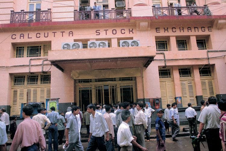 Hellobanker_in's tweet image. End of an era! 💔
The Calcutta Stock Exchange, founded in 1908, will celebrate its last Diwali in Oct 2025 before shutting down.
Once a key pillar of India’s financial history, the Calcutta Stock Exchange will soon close after 117 years.
#CSE #Kolkata #StockMarket #India