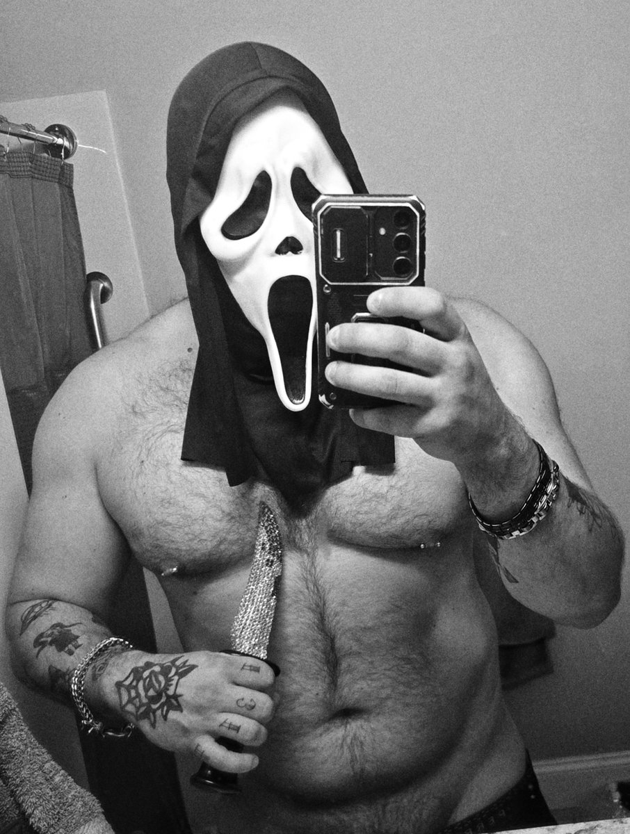 Raise your hand if you like ghostface!