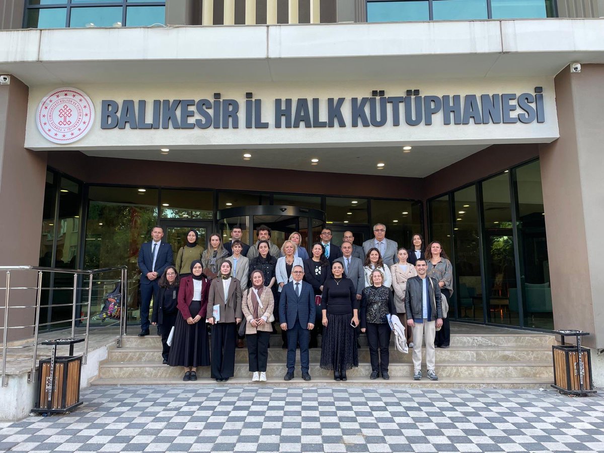 Sayın İl Müdürümüz, toplantıya katılan tüm kütüphane müdürlerine ve çalışanlara teşekkür ederek, iş birliği ve dayanışma içerisinde çalışmaların sürdürüleceğini ifade etti.
<a href="/balikesirkutup/">Balıkesir İl Halk Kütüphanesi</a>