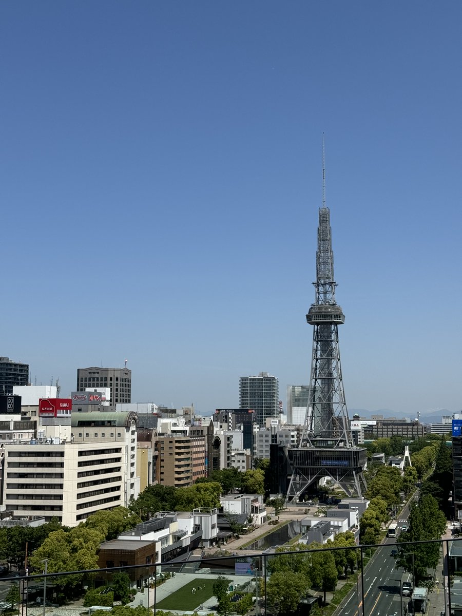 PyConTokai's tweet image. 会場のある6Fからエスカレーターを上がった7Fには屋上広場があります。中部電力 MIRAI TOWER(旧・名古屋テレビ塔をはじめとするランドマークが一望できるので、休憩時間に訪れて見てはいかがでしょうか #pycontokai