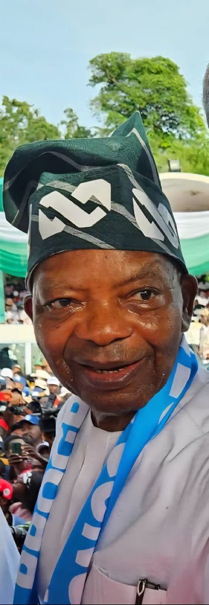 Chineke God! 

Tinubu is clearing Nigeria's debt from subsidy removal but the debt is multiplying.

APC supporters how is he clearing the debt na?