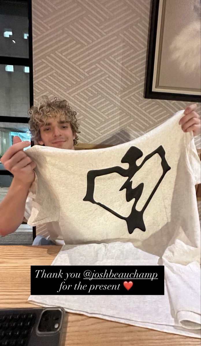 E quando ele tiver um merch que presta (mas eu quero uma)