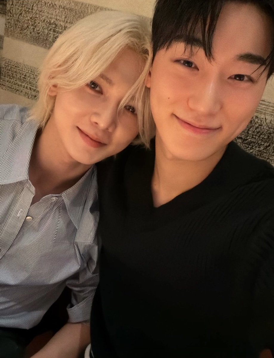 passando mal que o san e o yeosang saíram de ficantes não assumidos pra namorados felicidades ao casal