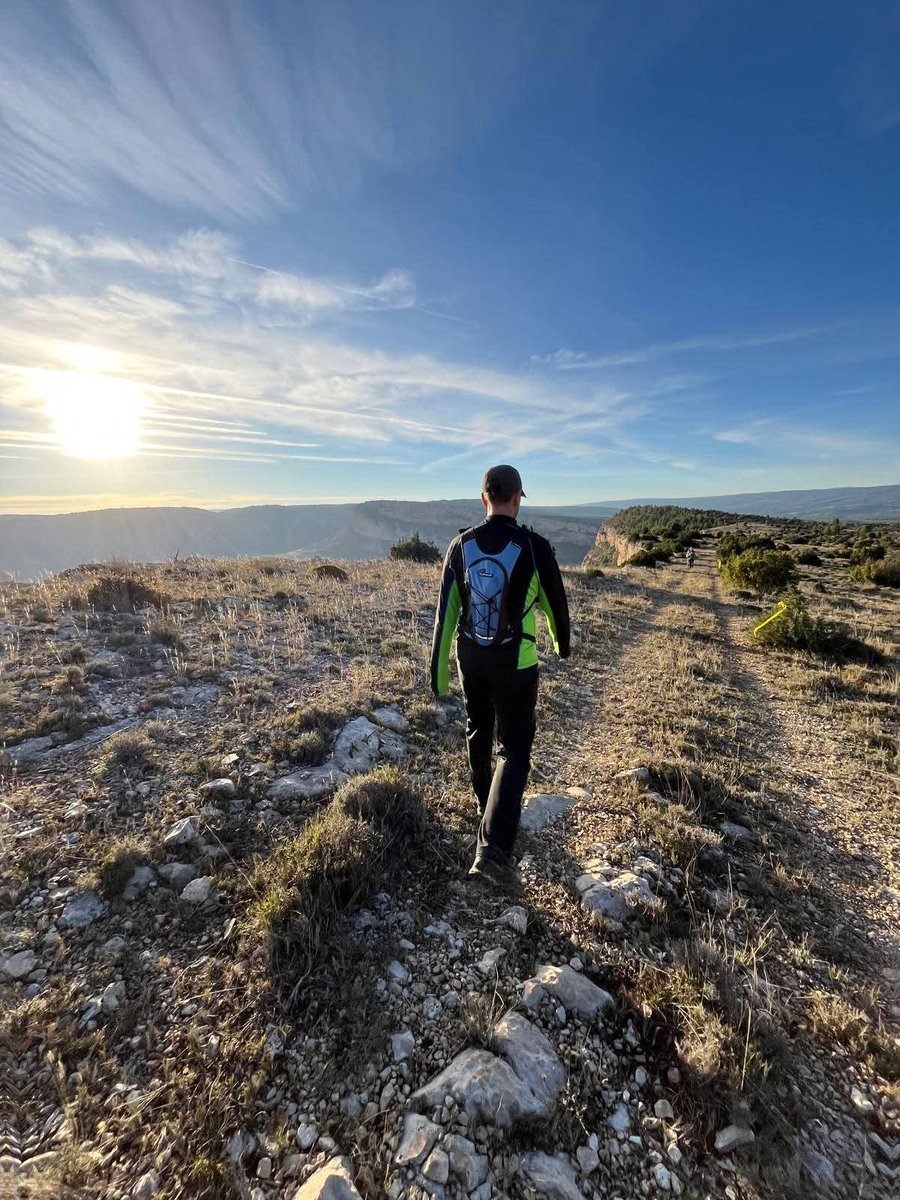 Com_Maestrazgo's tweet image. 🗻 Pitarque vivió una jornada deportiva y de convivencia el pasado domingo, con la XXI Marcha Senderista de Otoño de la Comarca del Maestrazgo, que reunió a 200 senderistas en sus espectaculares paisajes naturales.