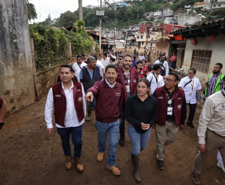 martibatres's tweet image. Frente a las consecuencias provocadas por las intensas y torrenciales lluvias ocurridas en Veracruz, Hidalgo, Puebla, San Luis Potosí y Querétaro, se ha dado una respuesta eficaz y humanista de las diversas instituciones del Estado, que han puesto de sus recursos humanos y…