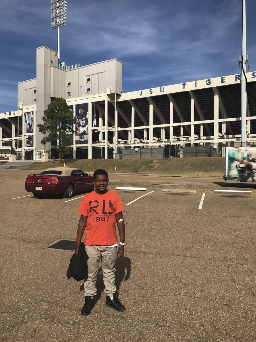 ChadrickWindham's tweet image. #AGTG after talking with coaches and and family I’m proud to announce I will be committing to Thee Jackson State University🐅❤️💙. @coachT_Young @NoxubeeFB @Coach_O @coach @CoachTaylor010 @CoachRamirezJSU @TheRealJavJones