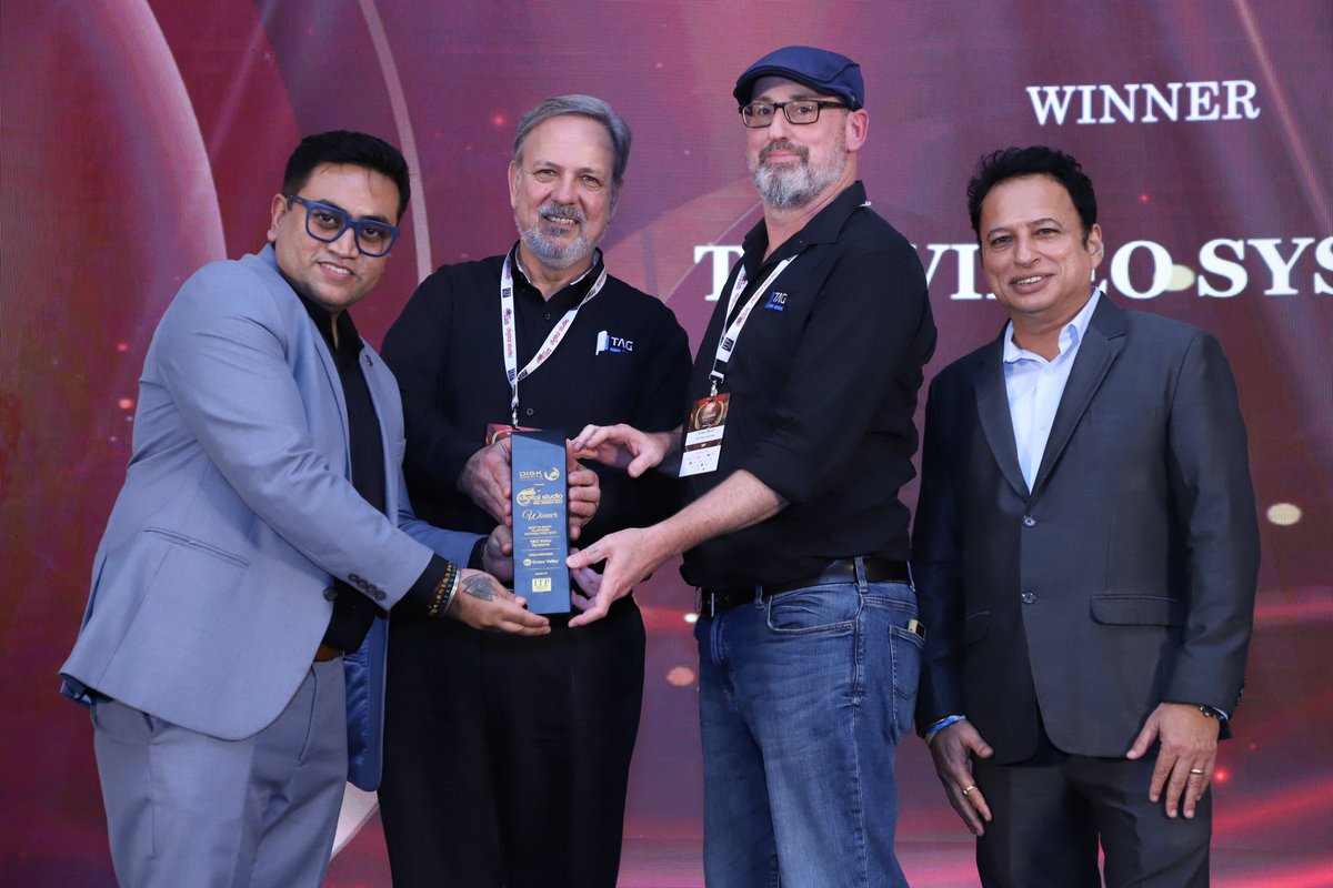 TAG V.S. tweet media