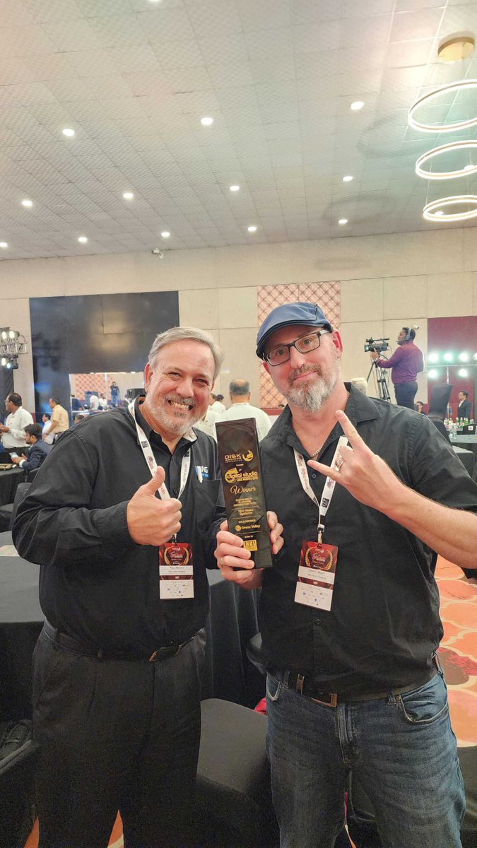 TAG V.S. tweet media