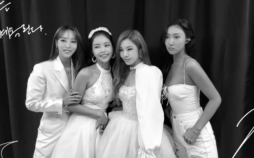 ultmoonsun's tweet image. 30+ couple without kids:
1) useless and impulsive purchases: yongsun
2) international trips: hyejin
3) expensive hobbies: moonbyul
4) spoiled cat: wheein
polymoo confirmed