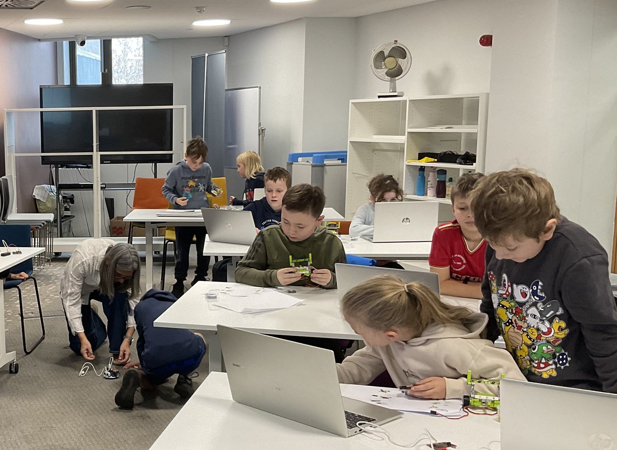 EDPortlaoise's tweet image. Many thanks to Spain from the Inventors Club for teaching us how to build, code and drive a mini car using micro:bit controller boards and LEGO Technic-style bricks. Thank you also to everyone who attended.
#europedirectportlaoise #theinventorsclub #codingfun
