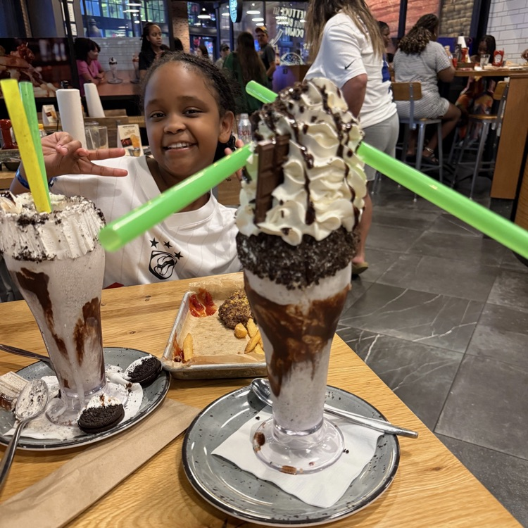 JeterElem's tweet image. Dylan celebrated his 10th birthday at Kalahari in Round Rock, TX! 🏖️
Of course, little sister Grace joined in on all the fun too! 💙 #BirthdayFun