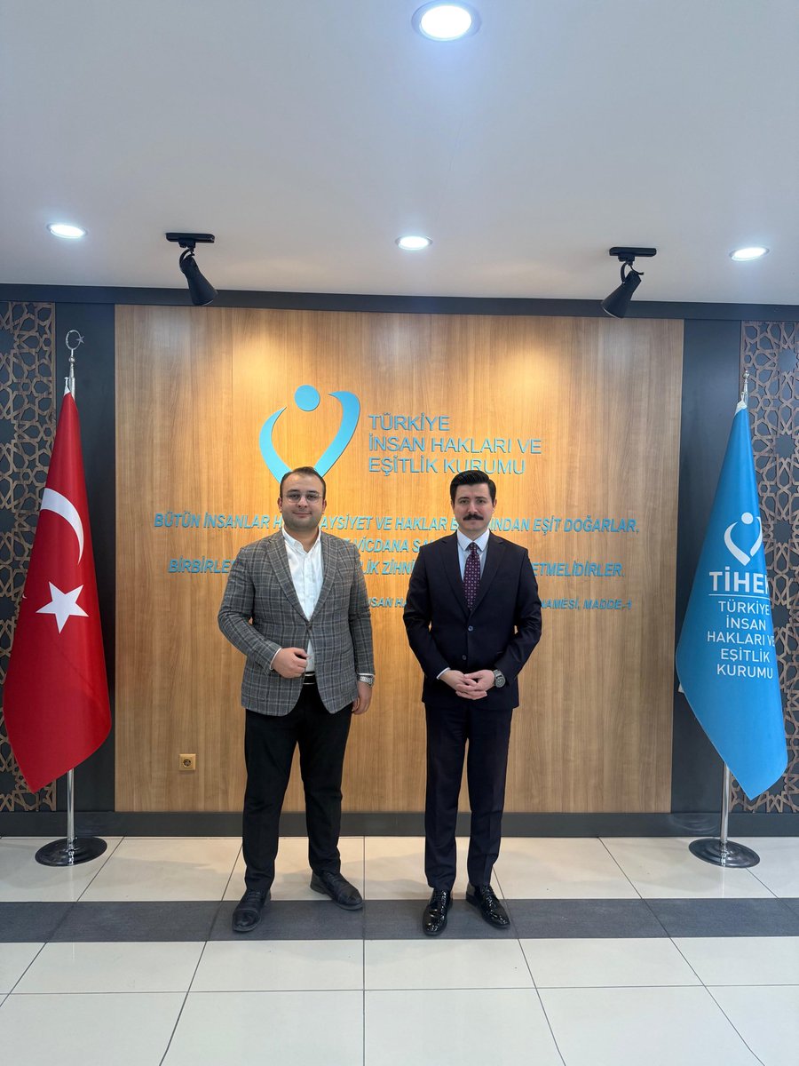 Türkiye İnsan Hakları ve Eşitlik Kurumu (TİHEK) Yönetim Kurulu Üyesi, hemşerimiz Sayın Tayyip Uçar’ı makamında ziyaret ederek istişarelerde bulunduk.

Samimi sohbeti ve nazik misafirperverliği için kendilerine içten teşekkürlerimizi sunarız.