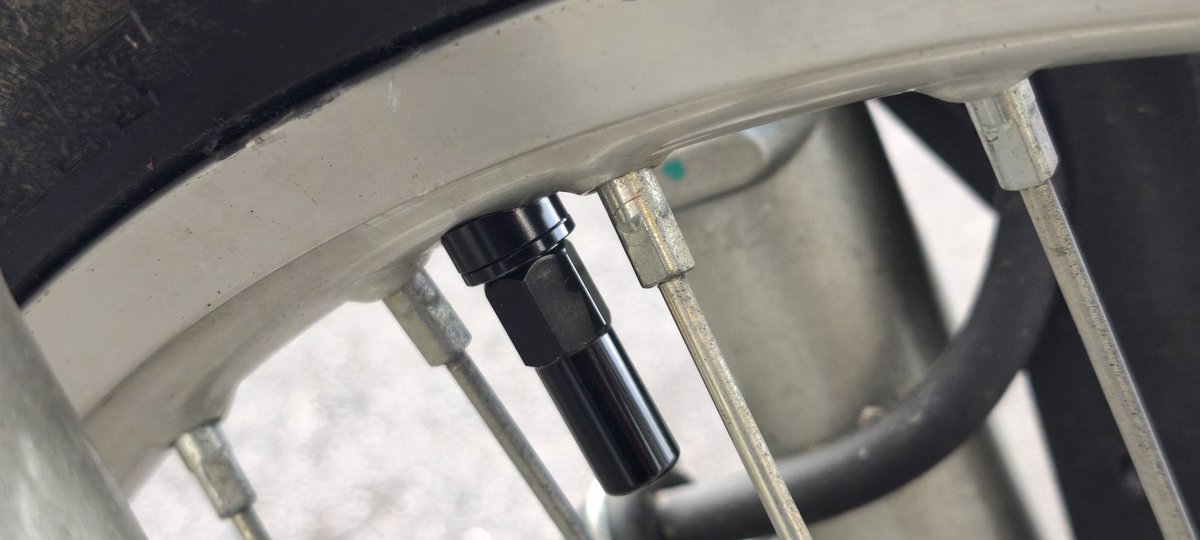 klx230s 現行 純正ホイール ビードストッパー取付け穴 ビードストッパー付 瀬戸店です👀 KLX230にビードストッパーの取り付け依頼を頂きました