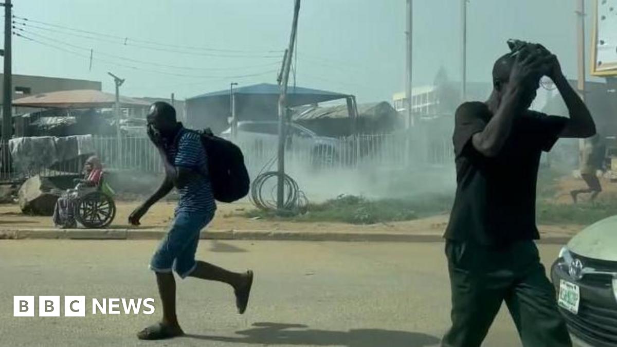 The Nigerian police have fired tear gas to disperse protesters who had gathered in the capital, Abuja over the continued detention of separatist leader Nnamdi Kanu. Kanu. He has been in detention since 2021 and has denied the charges.

 bbc.in/3WMKTg5